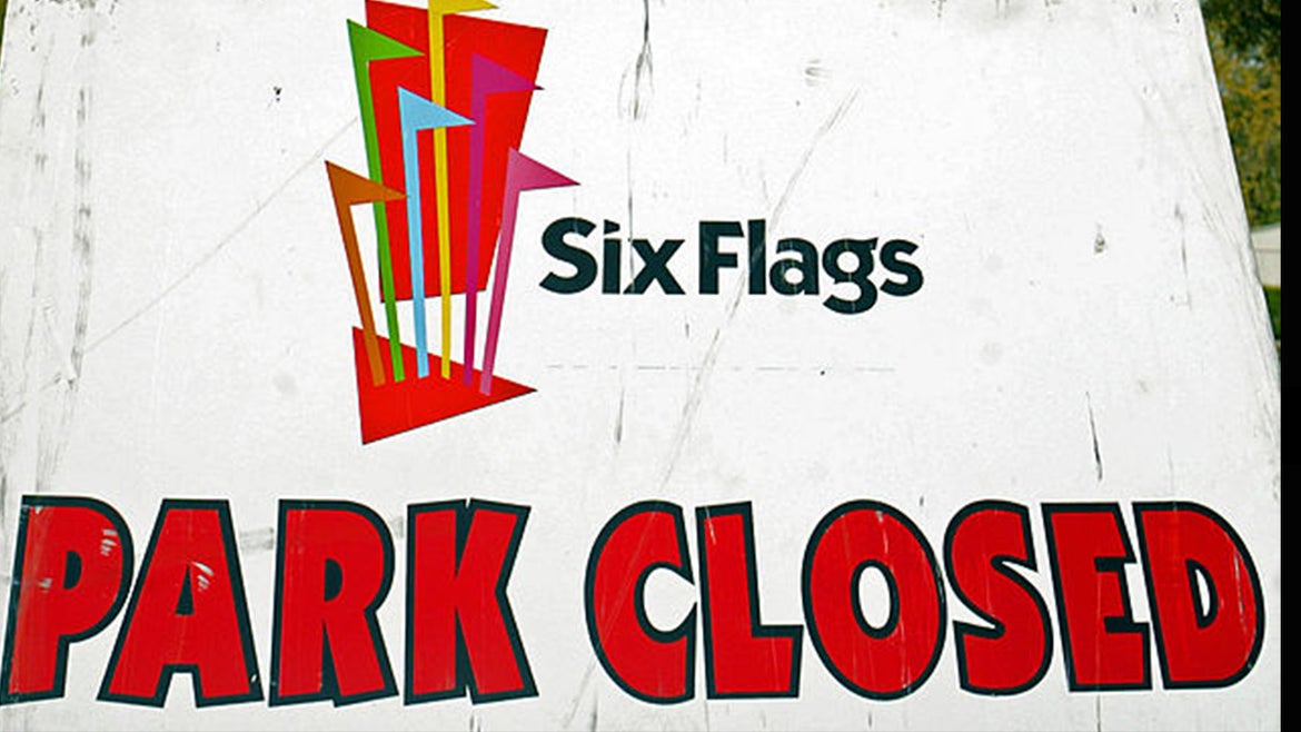 Six Flags "park closed" sign