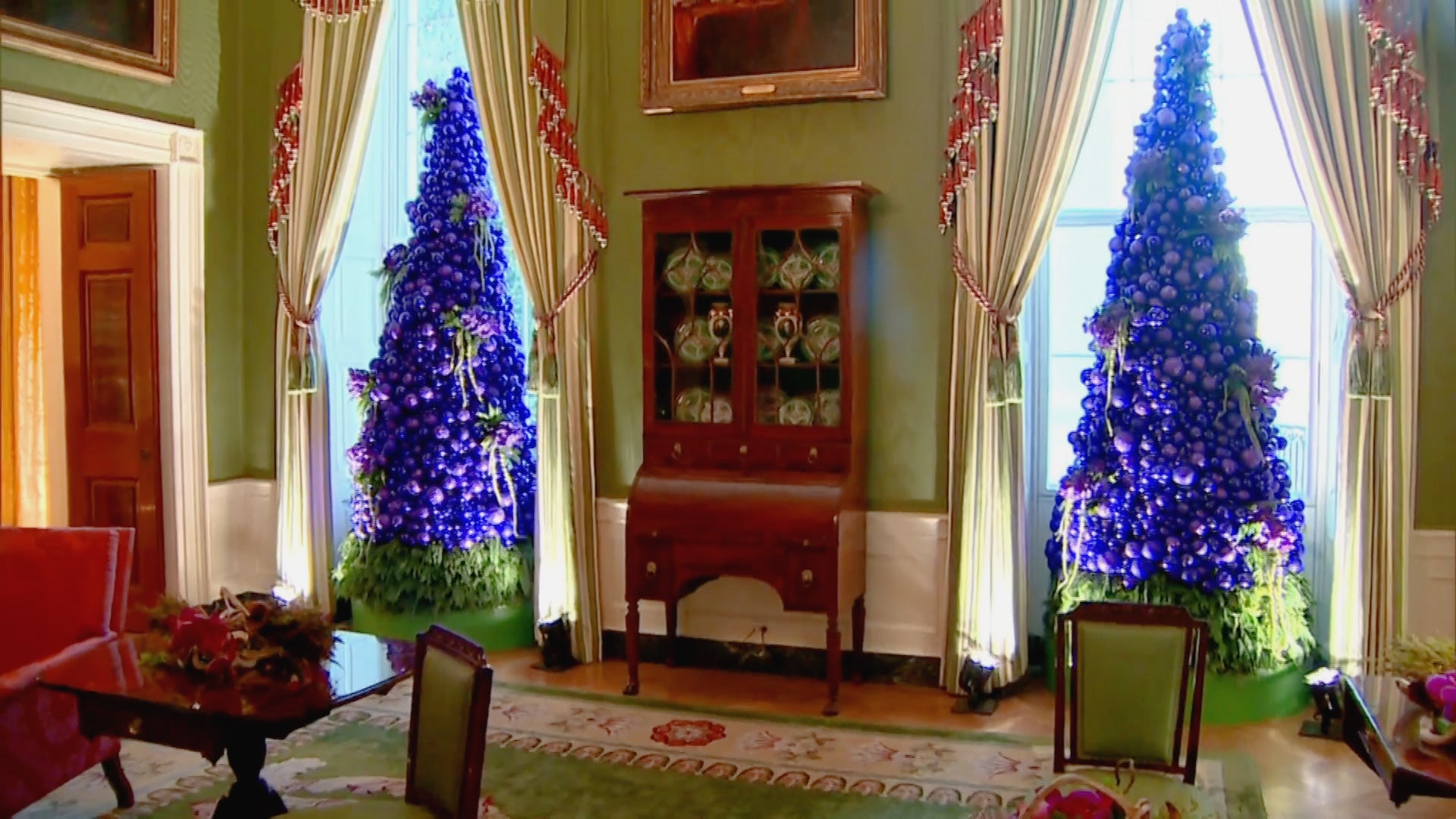 The 2021 White House Christmas Decorations Are Up | Inside Edition