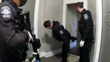Seattle Police knock down the apartment wrong door.
