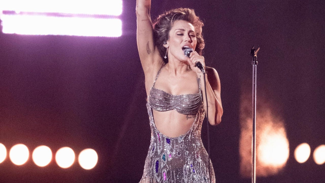 How did Miley Cyrus choose Bob Mackie's performance dress at the Grammys?