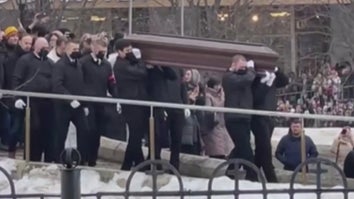 Crowds Chant ‘Navalny’ at Opposition Leader’s Funeral