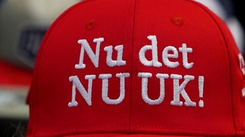 Danish phrase on a red cap