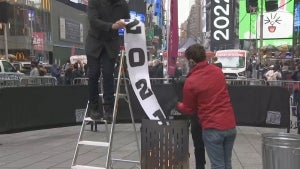 People Say ‘Good Riddance’ to Bad 2021 Memories With a Fire in Times Square