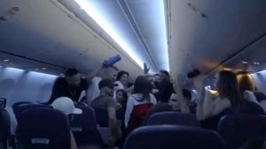 Out of Control Passengers Party on Plane From Canada to Cancun