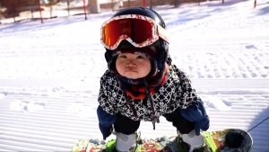 Toddlers Impressively Ski Down Slopes in China