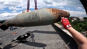 Ukrainian Sappers Remove Unexploded Russian Bomb From Apartment Building