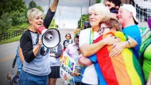 Oklahoma Woman Starts ‘Free Mom Hugs’ to Offer a Mother’s Love to LGBTQ Community