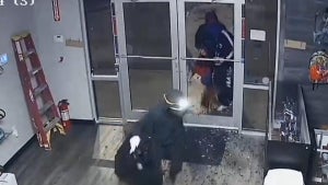 ‘Smash and Grab’ Thieves Burglarize Georgia Vape Store in 50 Seconds: Cops