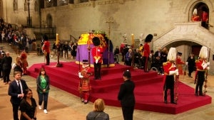 Royal Guard Faints While Standing Beside Queen Elizabeth II’s Coffin