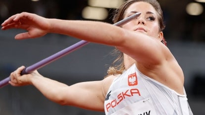 Maria Andrejczyk throwing javelin