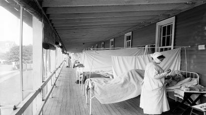 Outdooor treatment at Walter Reed Medical Center in 1918.