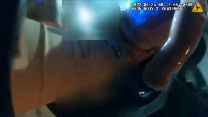 Atlanta Cop Helps Deliver Baby When Mom Gives Birth in Car