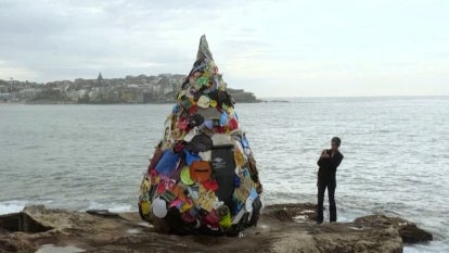 Environmental Artist Creates Sculpture With Beach Debris