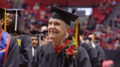90-Year-Old Great Grandmother Graduates College 