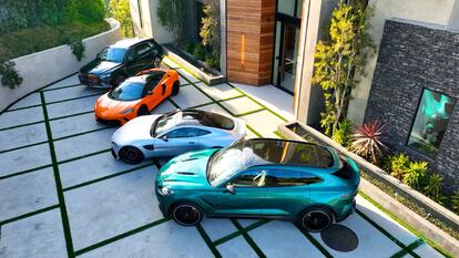 ‘Free’ Luxury Cars Offered to Mansion Buyers 