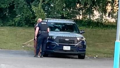 Shocking Video Shows Maryland Cop Kissing Woman Prior to Getting Into Squad Car