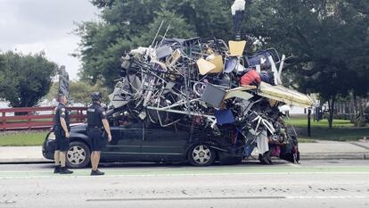 Is This ‘Hoarder’ Minivan an Art Project?