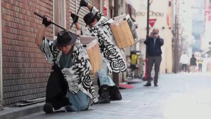 Samurai Cleaning Trash