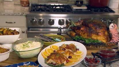 table with thanksgiving foods