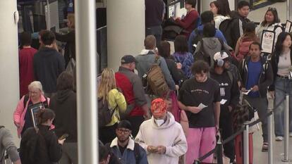 long line at airport