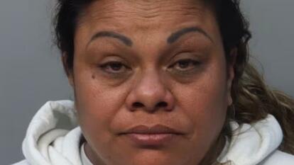 Woman Stabs Boyfriend in the Eye