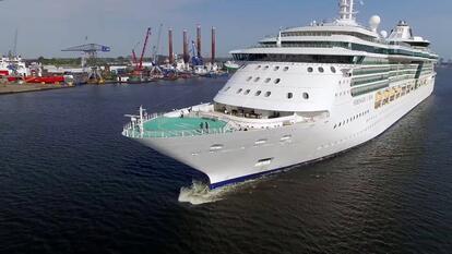 Couples Hit the High Seas for 9 Months on Board Cruise Ship That Sails to All 7 Continents