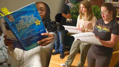 kids rehearse for musical