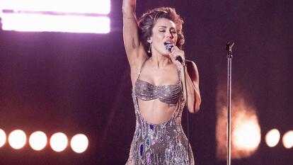 Miley Cyrus Sparkles in Vintage Bob Mackie Dress at Grammys