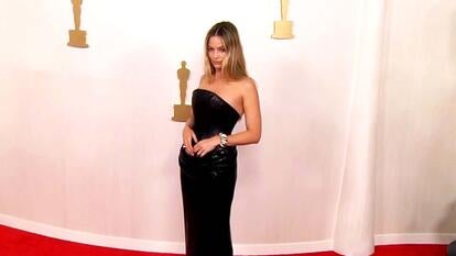 Margot Robbie on the red carpet at the Oscars