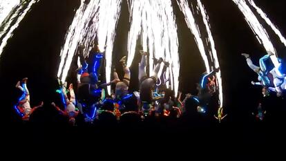 skydivers free-falling