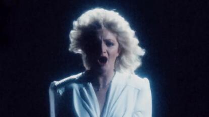 'Total Eclipse of the Heart' Singer Bonnie Tyler to Miss Out on Cosmic Event