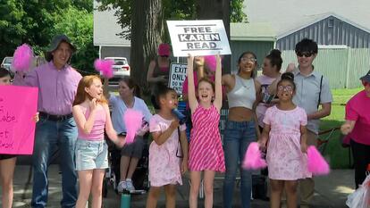 School girls outside the courthouse with signs