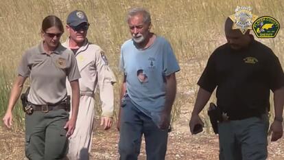 70-year-old Warren Elliott survived on berries and river water while he was missing in California for 6 days.