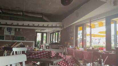 restaurant in Florida after the roof collapsed