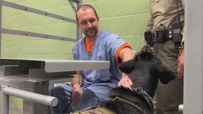 Inmate pets therapy dog