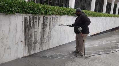 Clean Up Crews Wash Graffiti 