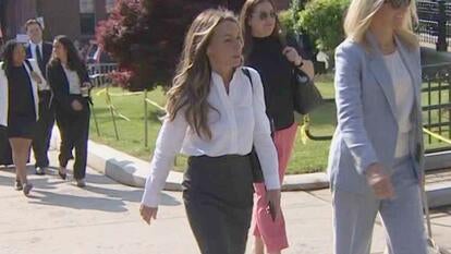 Karen Read walking into courthouse with her lawyers