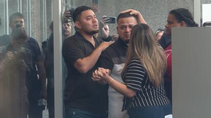 Kilmar Abrego Garcia praying with his family