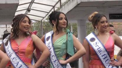 Pageant contestants wearing sashes