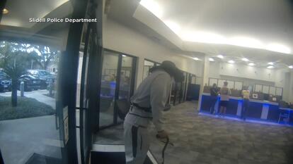 Limping Man Robs Louisiana Bank 