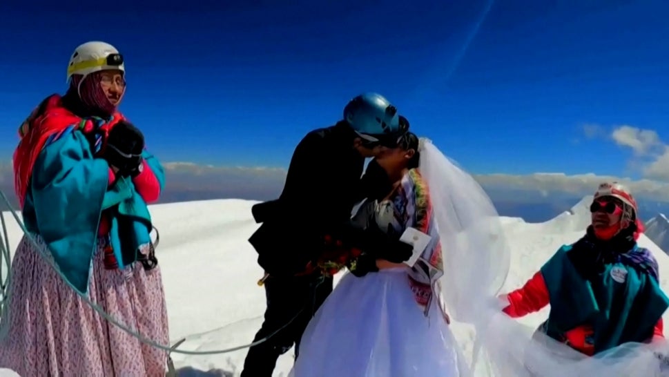 This couple got married on Illimani Mountain