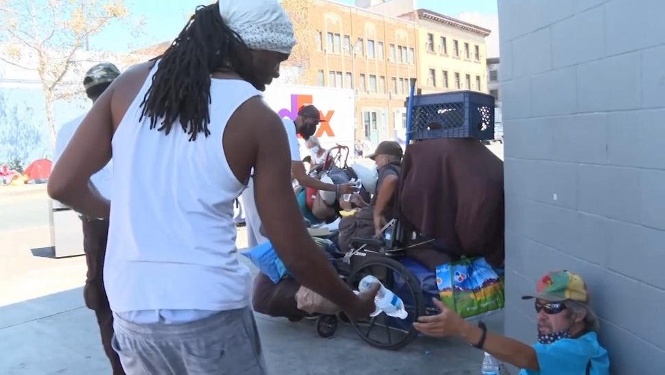 Volunteers Give Water to Homeless During Heat Wave