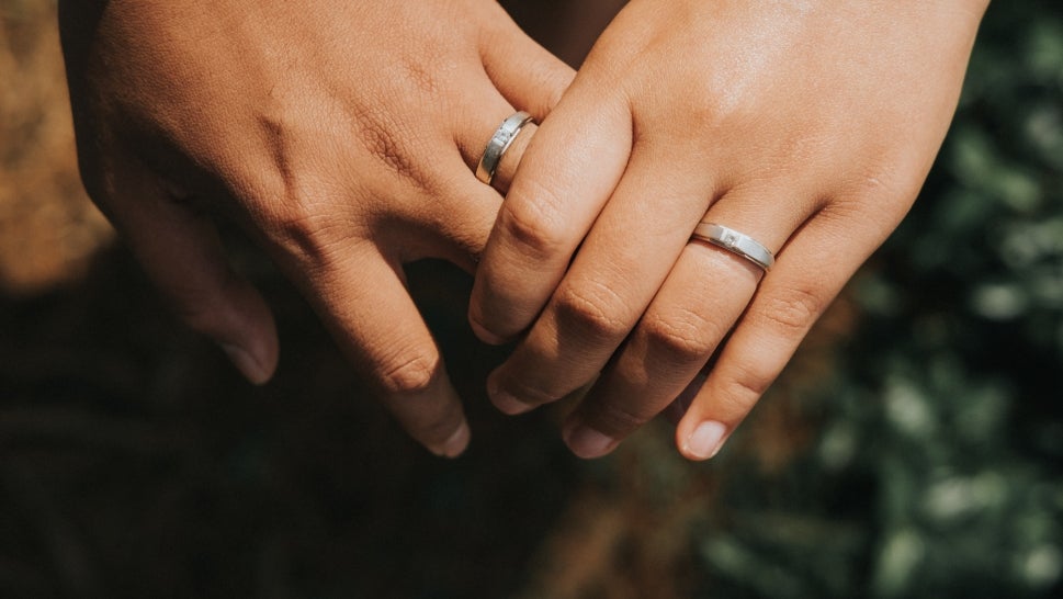 Two hands with wedding rings 