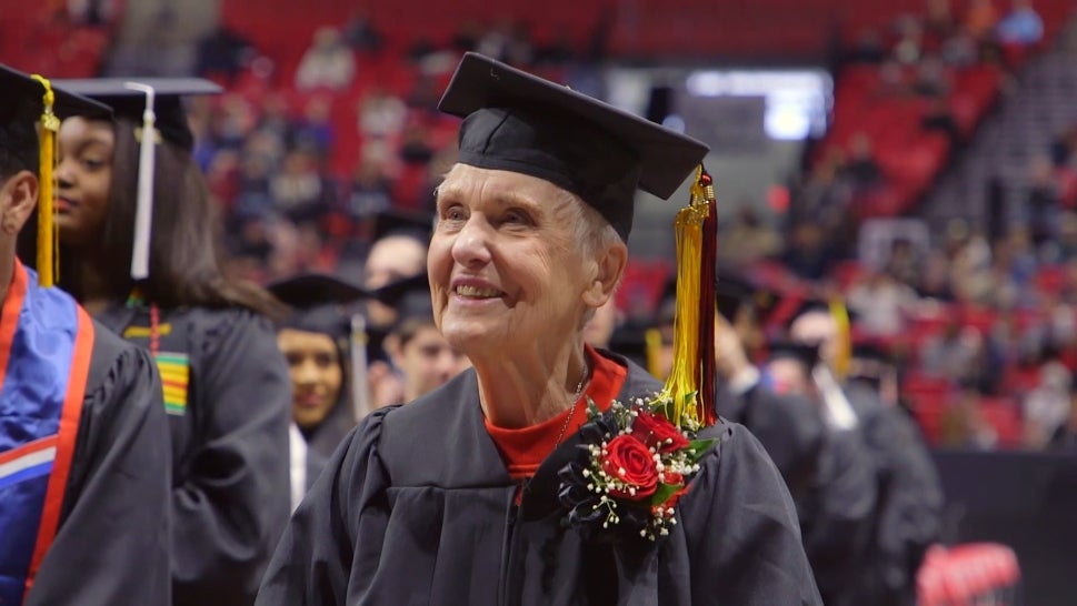 90-Year-Old Great Grandmother Graduates College 