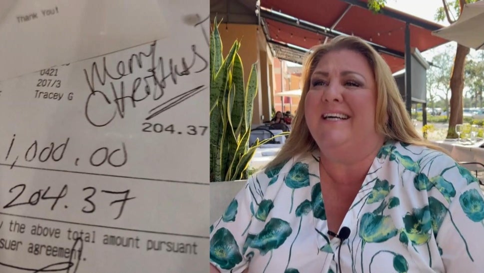 Waitress Receives $1000 Tip for Christmas