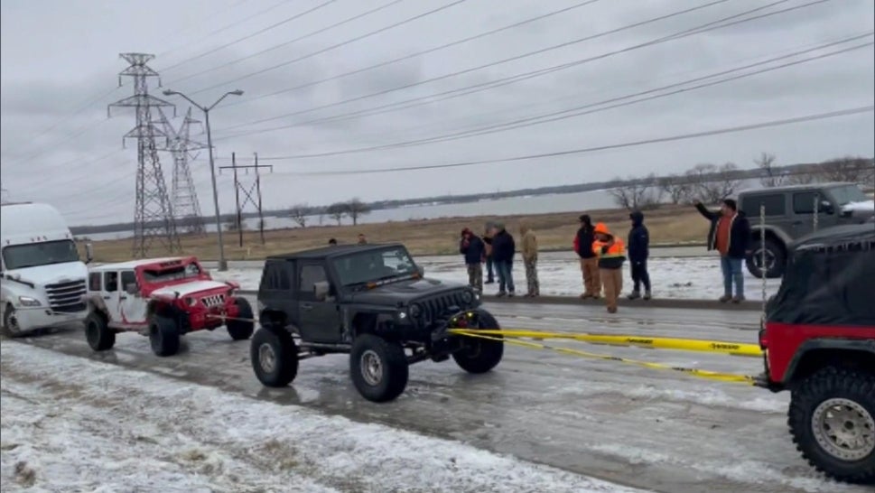 Jeep Club Members Rescue Stranded Motorists on Icy Roads 
