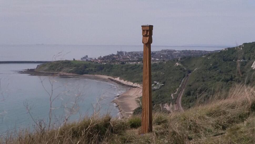 ‘God of Thunder’ Pole Mysteriously Lands Near Beach
