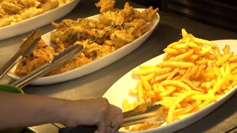 someone getting french fries