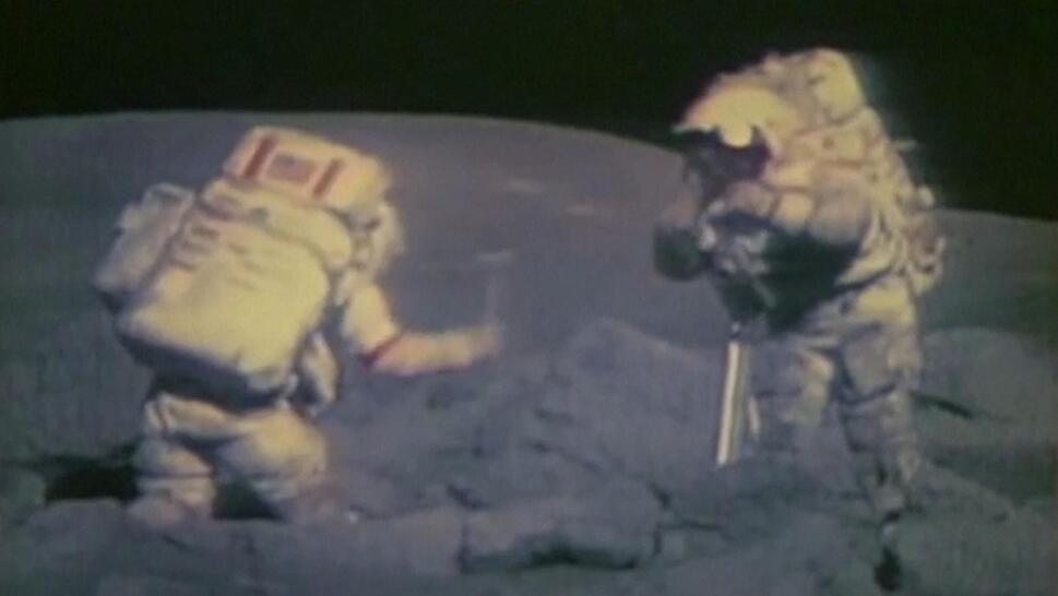  Apollo 17 astronauts Harrison Schmitt and Eugene Cernan on the moon.