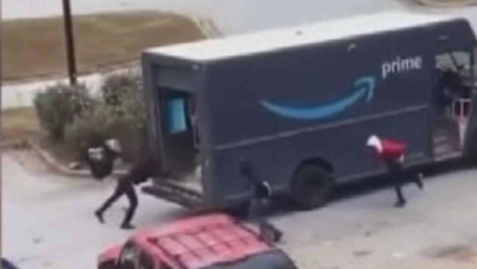 people robbing Amazon truck